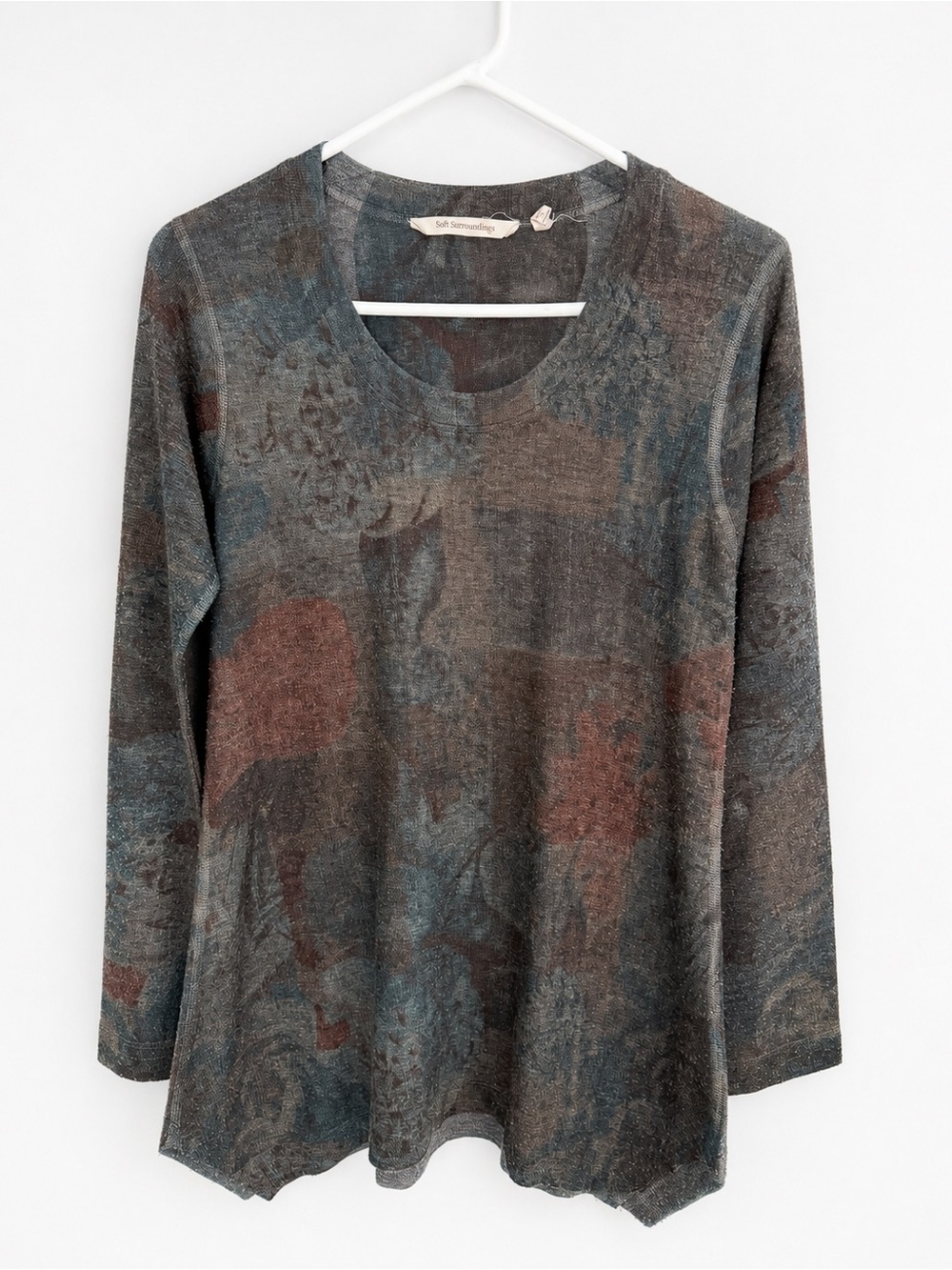 Soft Surroundings Abstract Print Lightweight Knit Top XS Gray Blue Sharkbite Hem